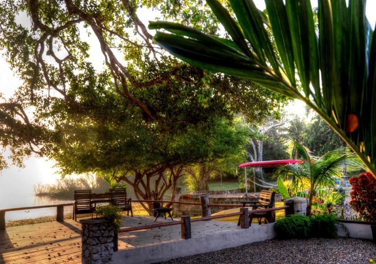 Crooкed Tree Lodge Belize Crooked Tree Buitenkant foto